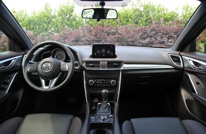 Mazda CX-4 салон
